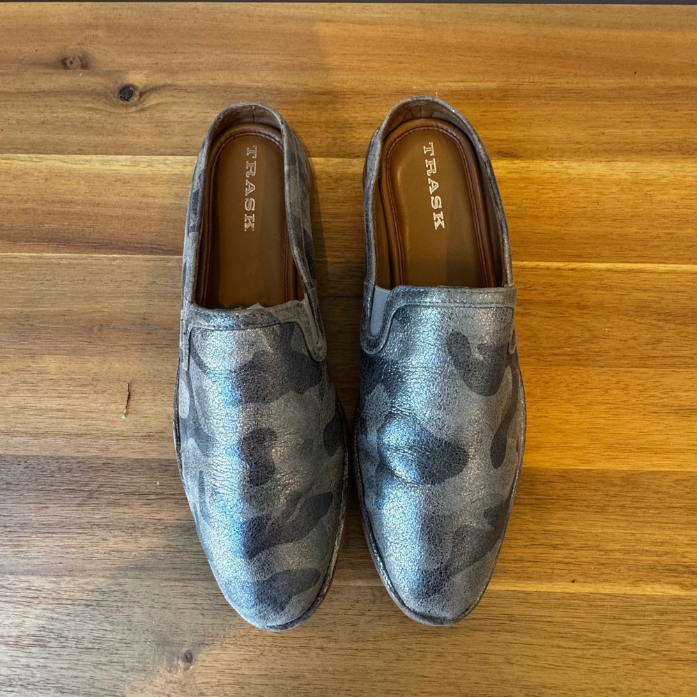 Trask Women 9.5 M Silver Metallic Camo Leather Mules Slip On Loafers Casual - Picture 5 of 12